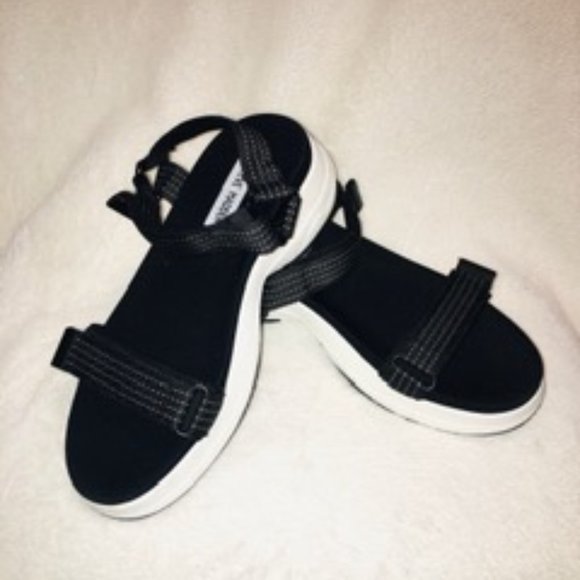 (NEW) Steve Madden Sandals - Size 9 - Picture 5 of 9